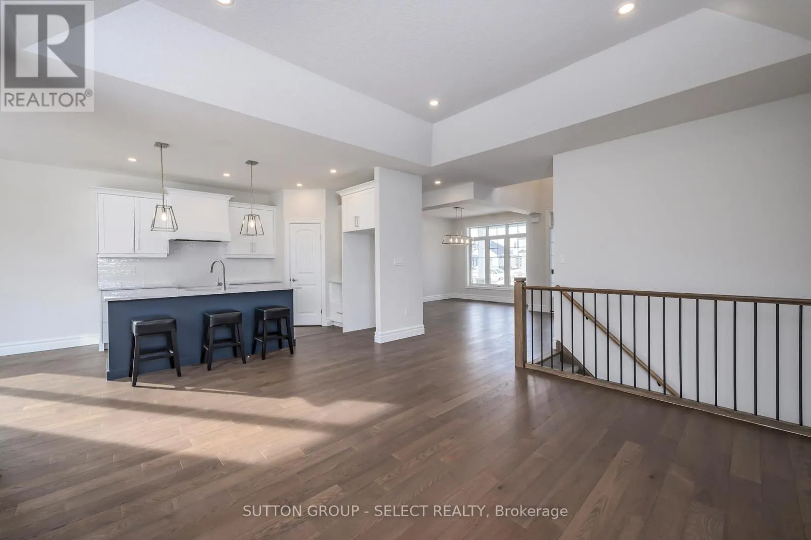 7 SPRUCE CRESCENT