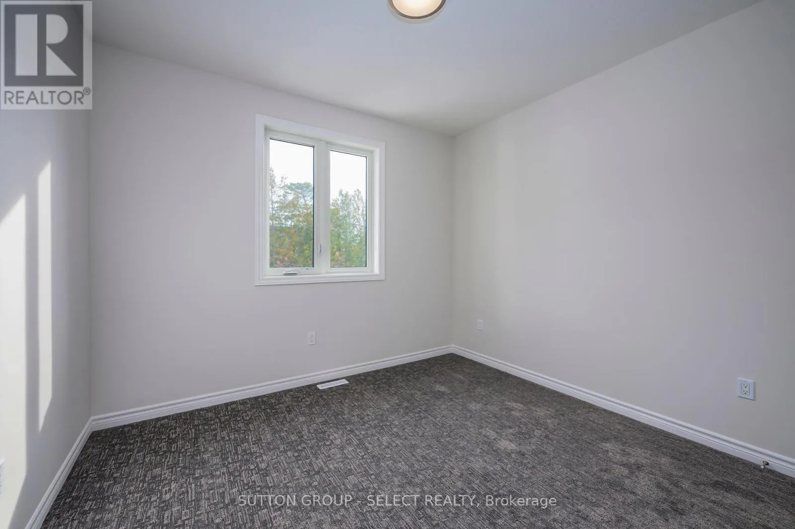 7 SPRUCE CRESCENT