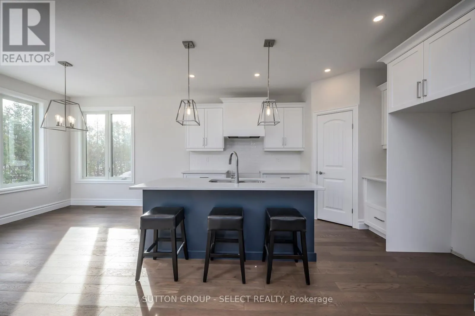 7 SPRUCE CRESCENT