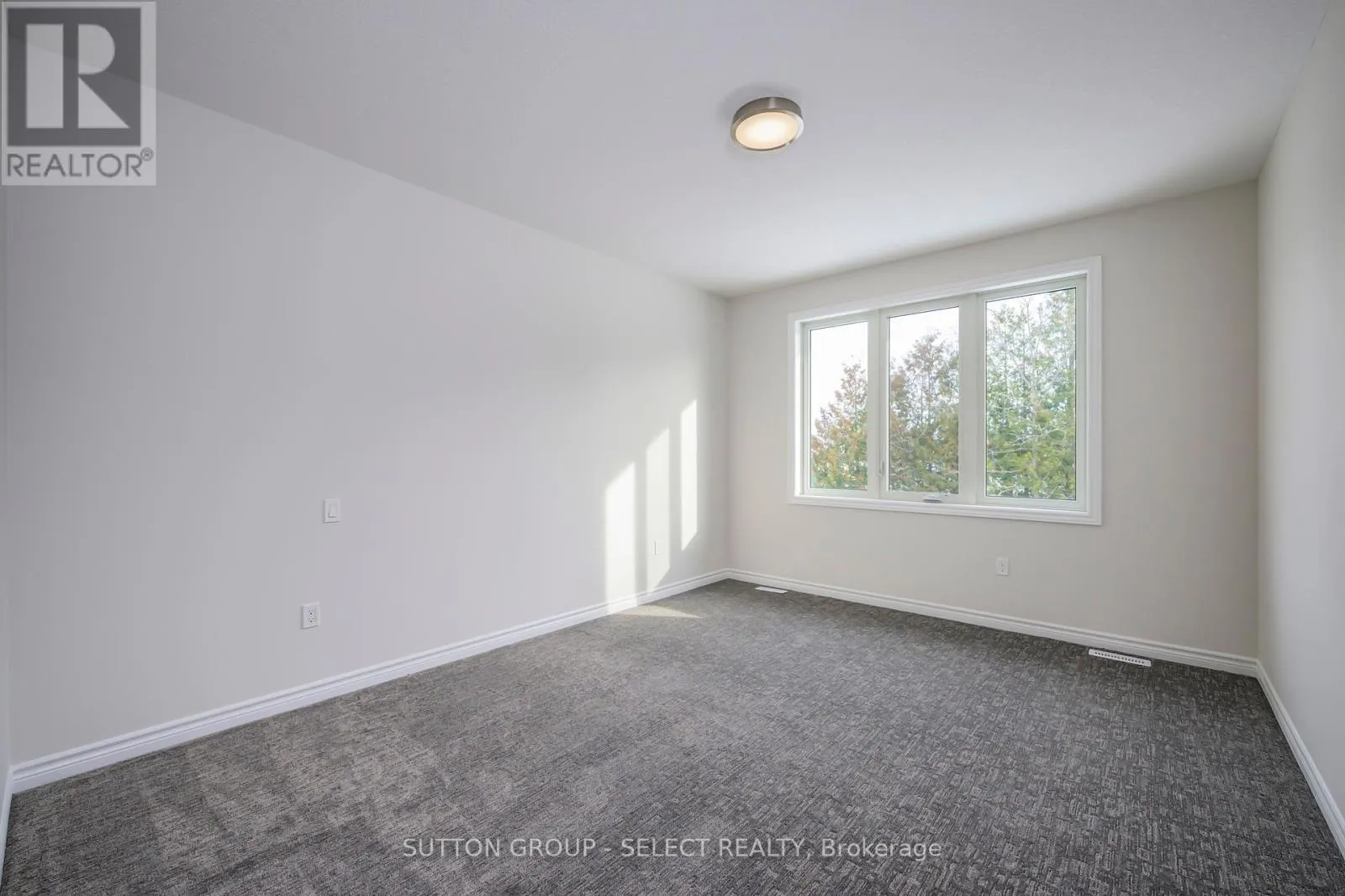 7 SPRUCE CRESCENT
