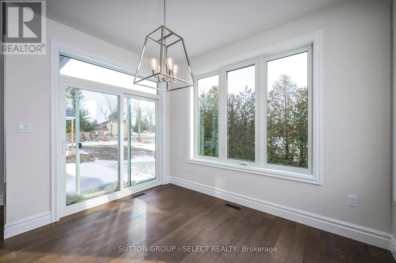 7 SPRUCE CRESCENT
