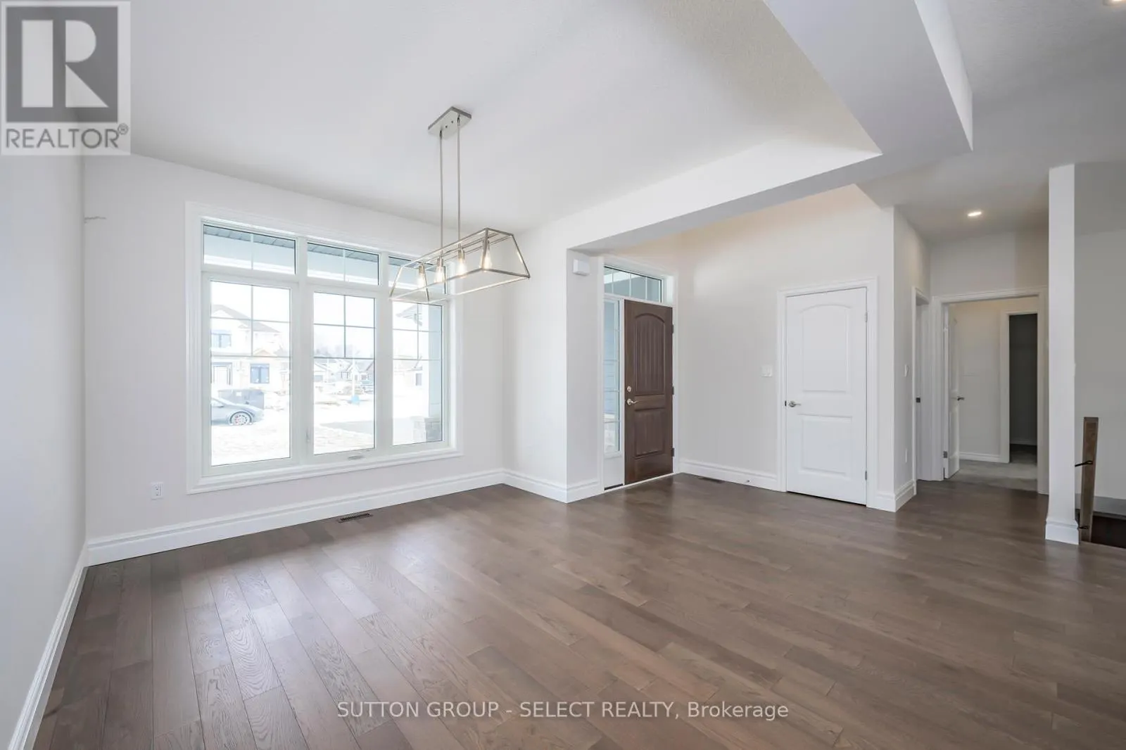 7 SPRUCE CRESCENT