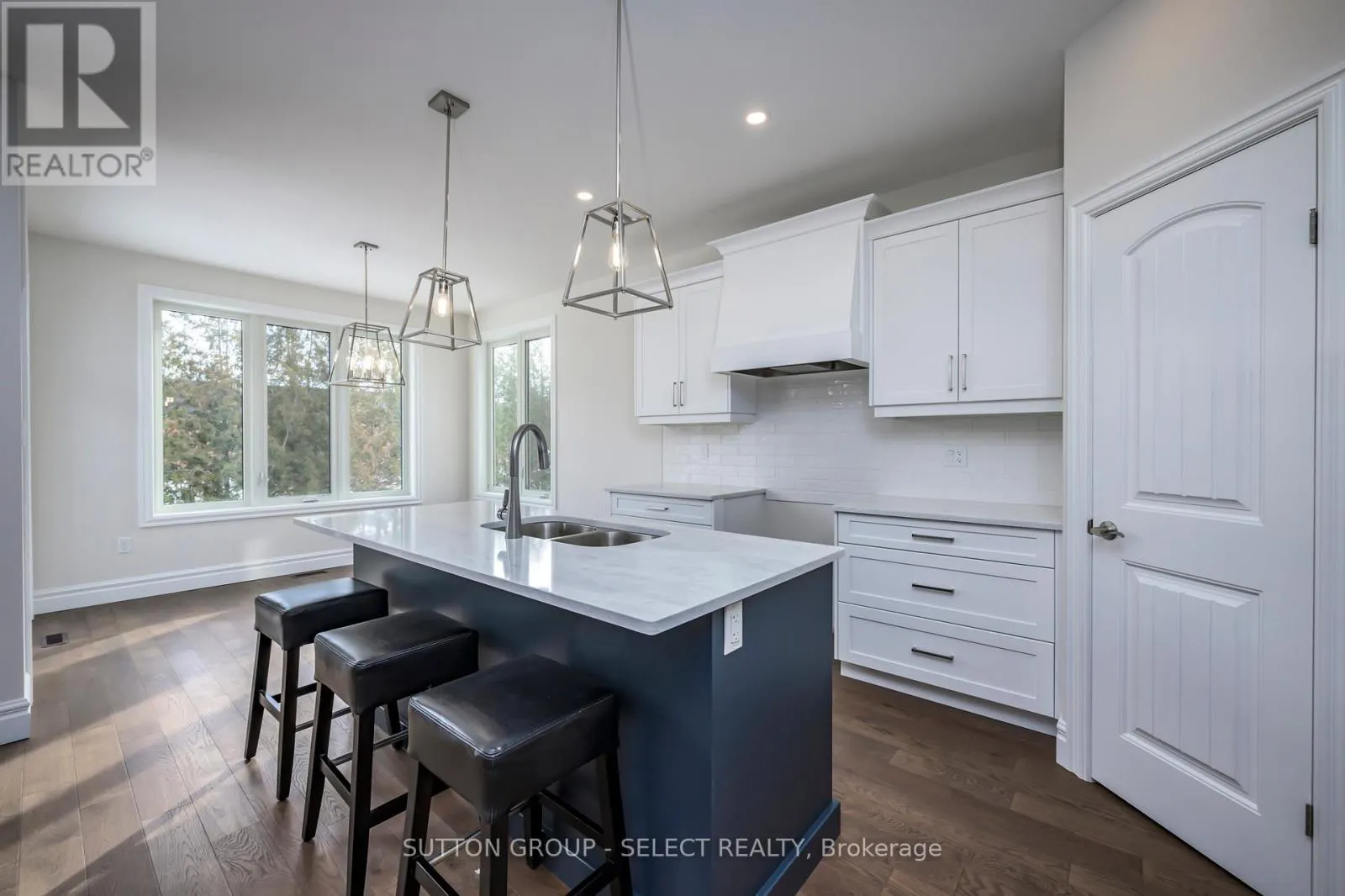 7 SPRUCE CRESCENT