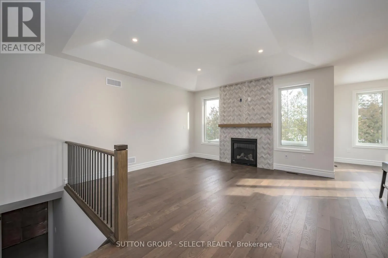 7 SPRUCE CRESCENT
