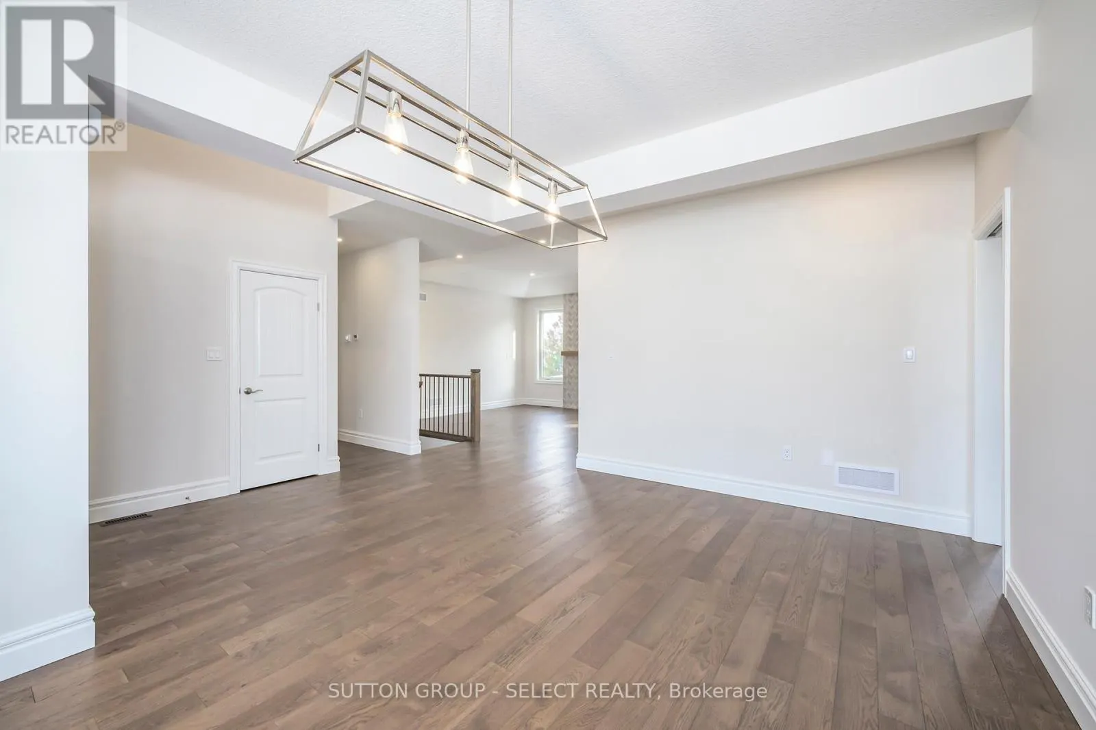 7 SPRUCE CRESCENT