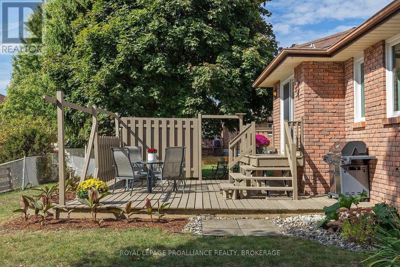 984 AMBLESIDE CRESCENT
