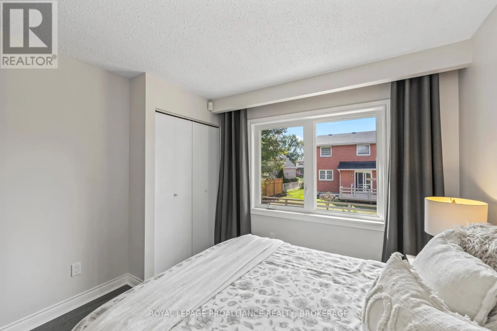 984 AMBLESIDE CRESCENT