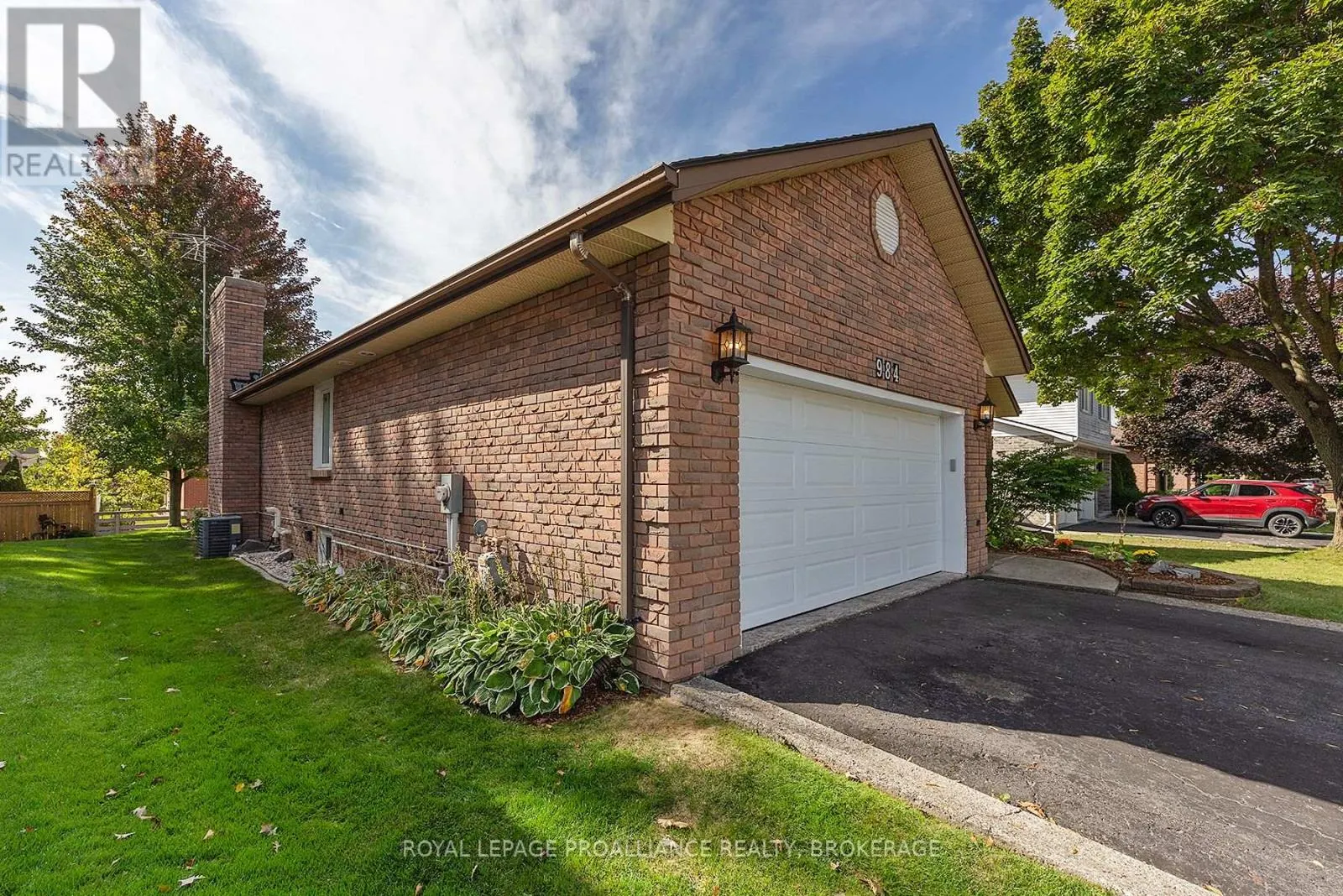 984 AMBLESIDE CRESCENT