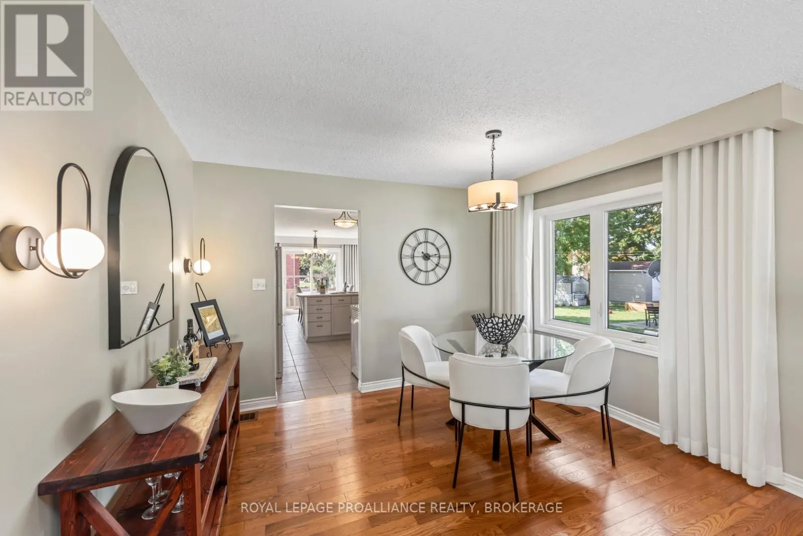 984 AMBLESIDE CRESCENT