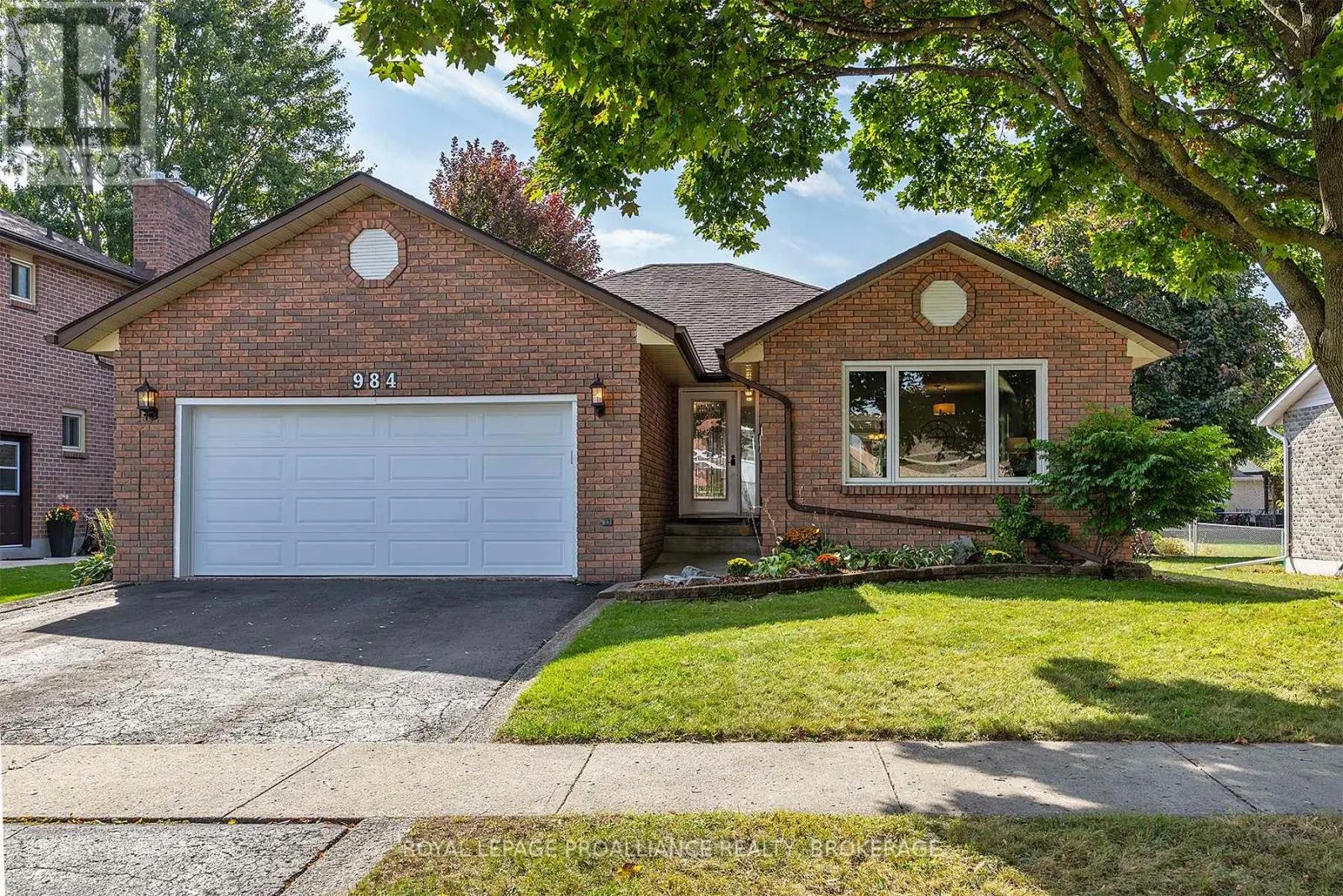 984 AMBLESIDE CRESCENT