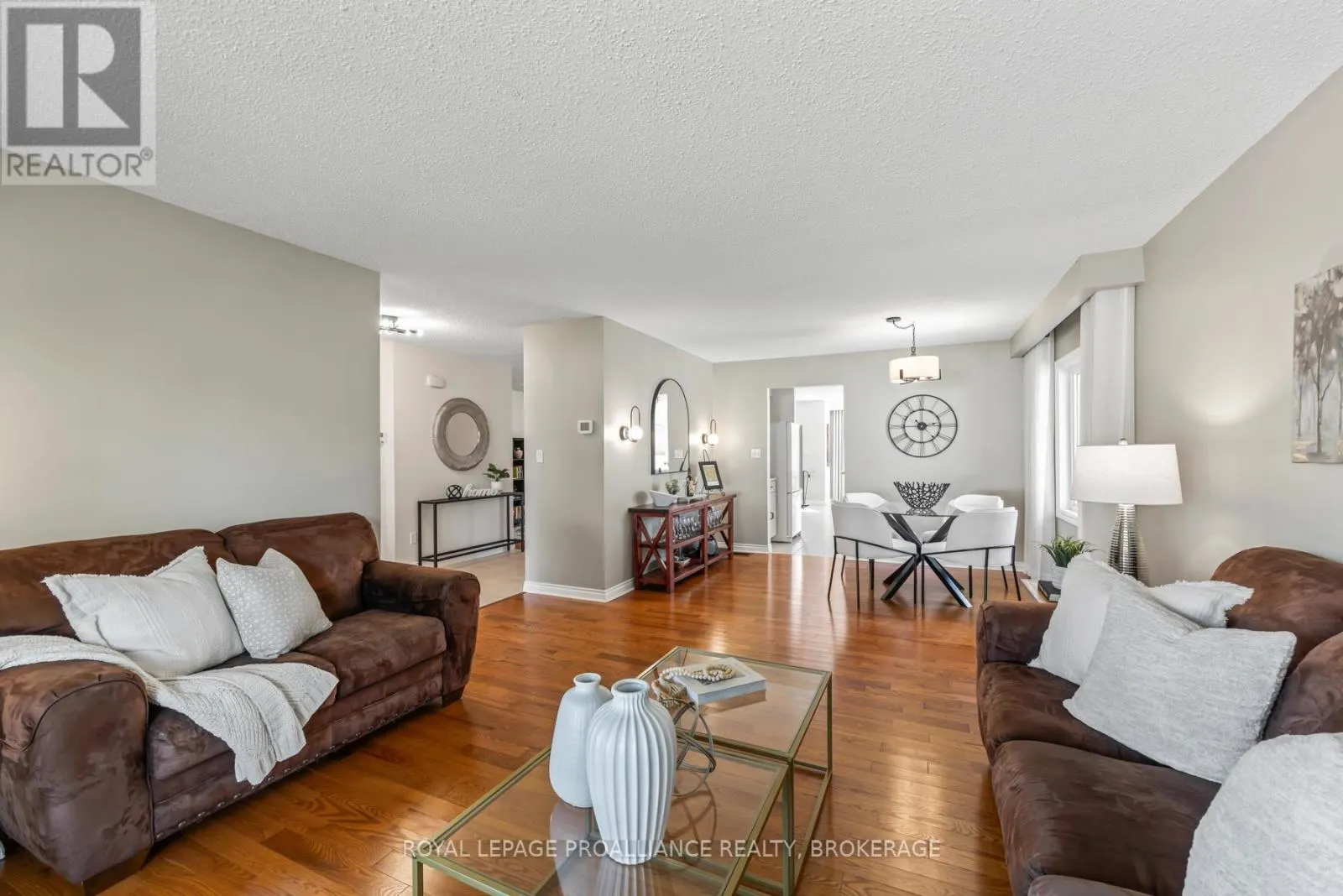 984 AMBLESIDE CRESCENT