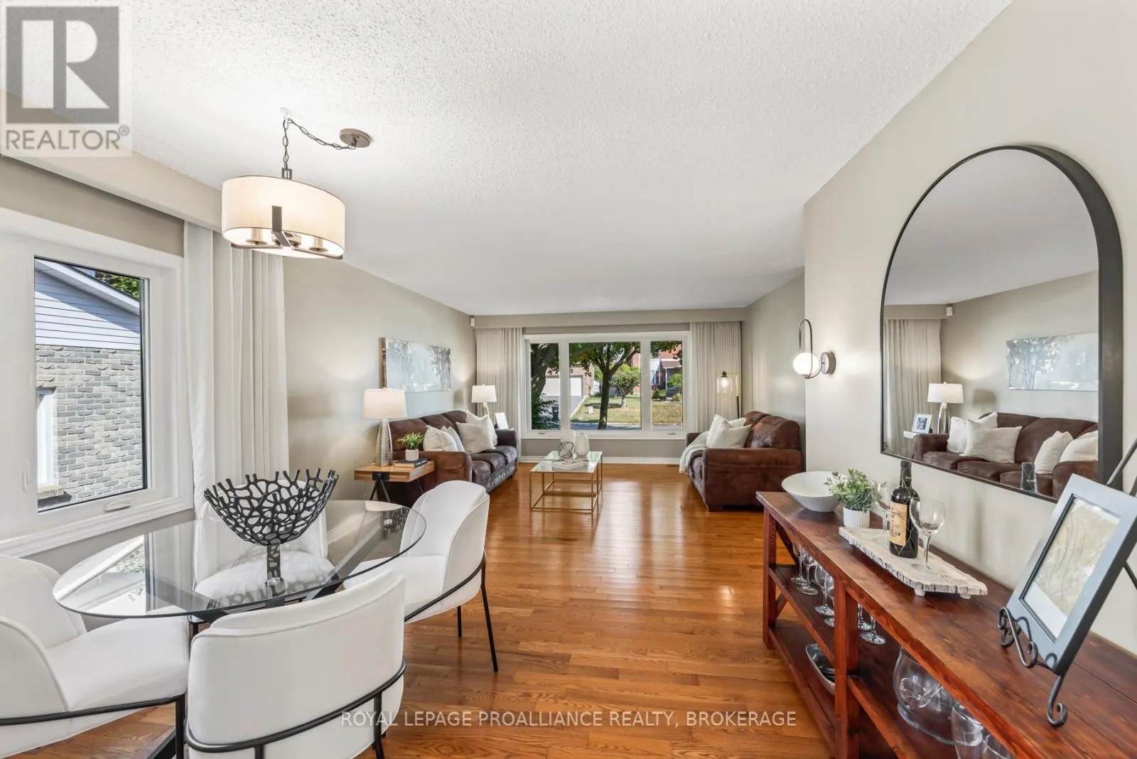984 AMBLESIDE CRESCENT
