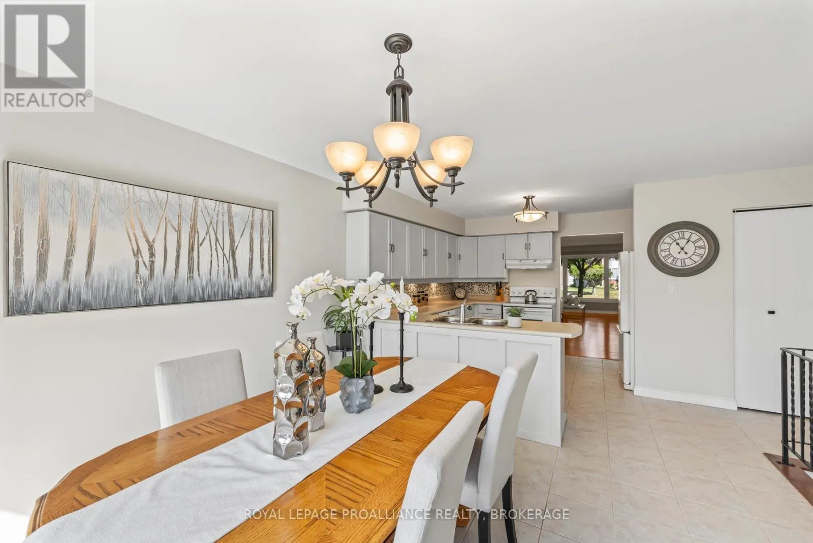 984 AMBLESIDE CRESCENT