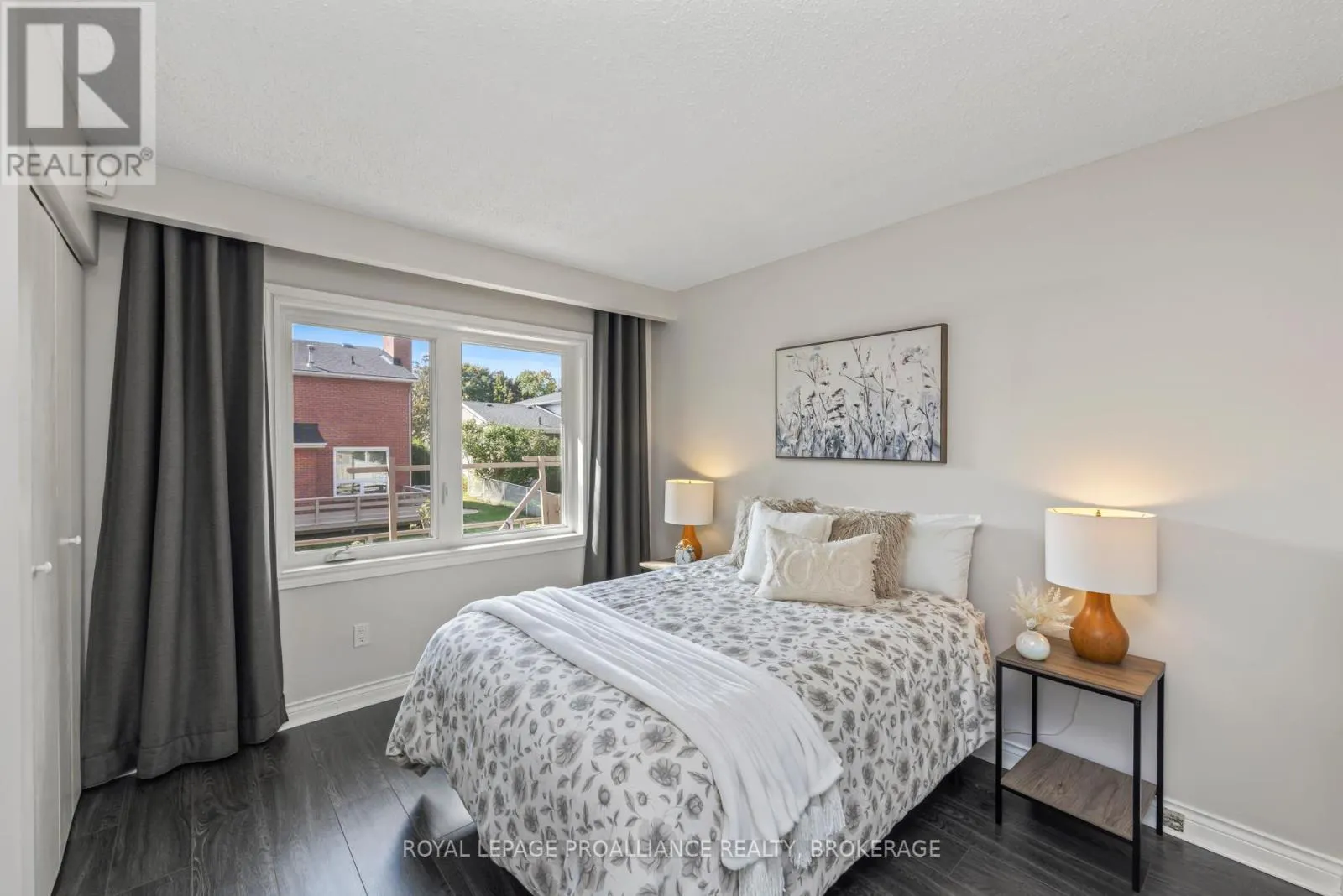 984 AMBLESIDE CRESCENT