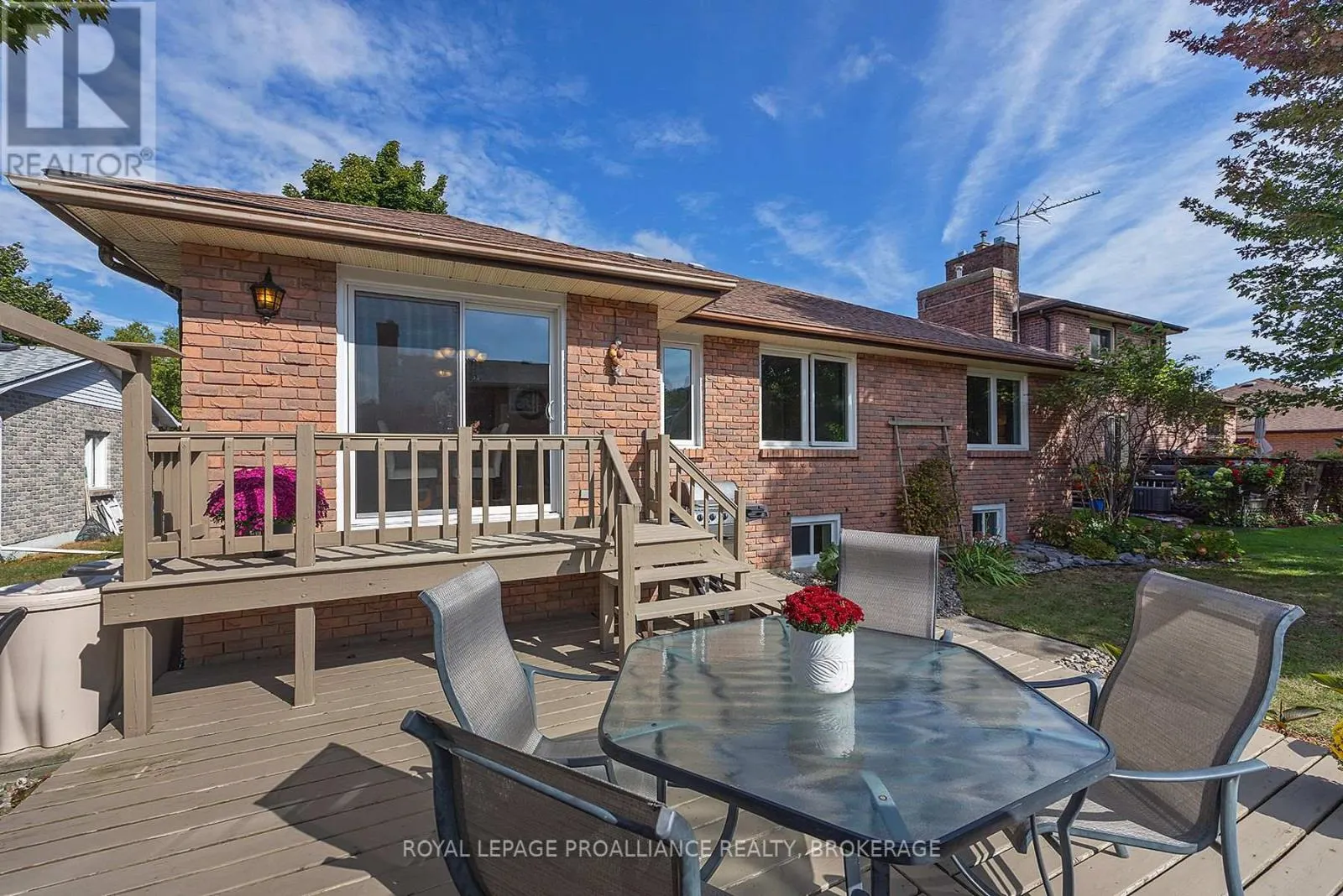 984 AMBLESIDE CRESCENT