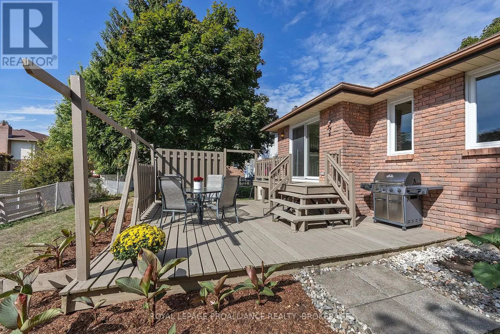 984 AMBLESIDE CRESCENT