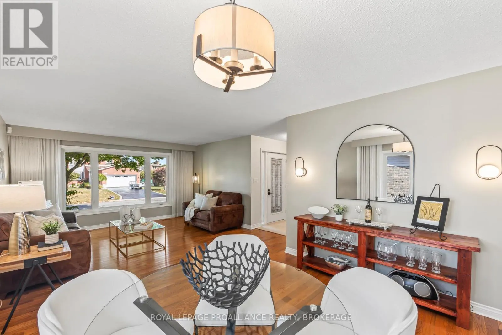 984 AMBLESIDE CRESCENT