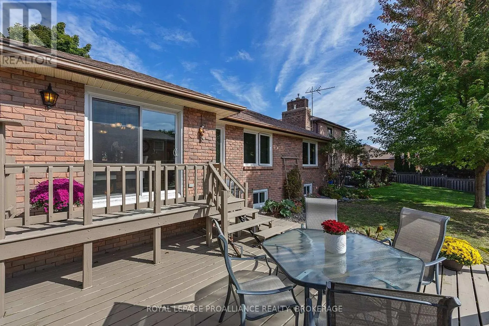 984 AMBLESIDE CRESCENT