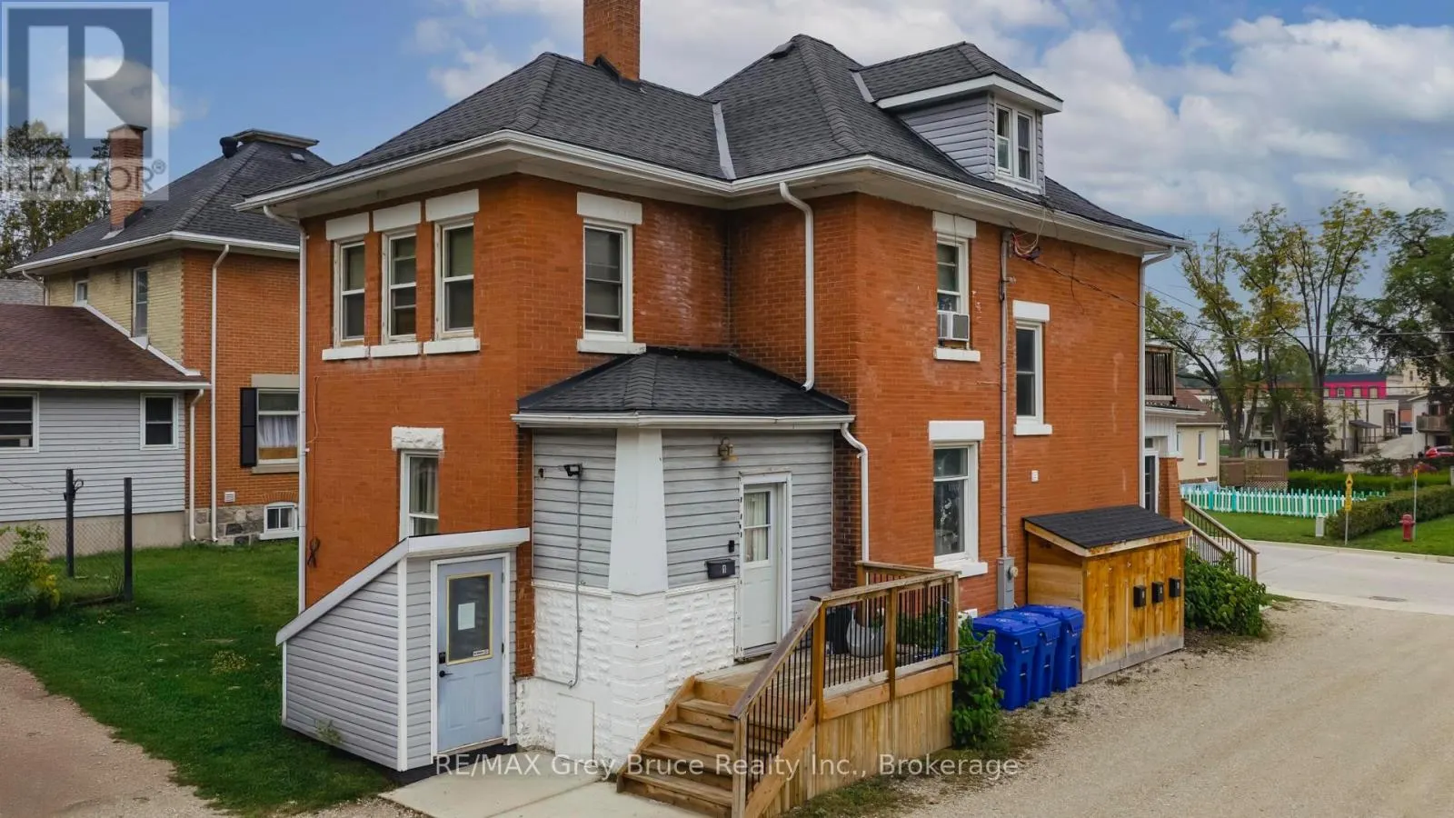 289 9TH STREET