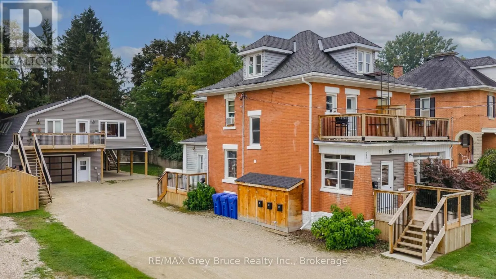 289 9TH STREET