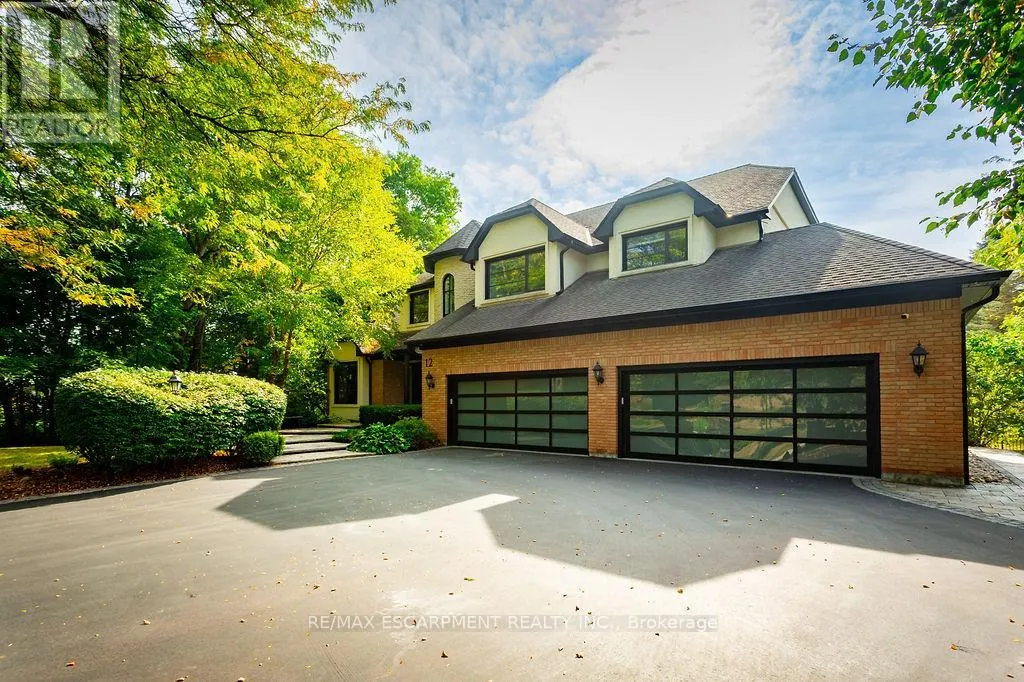 12 BLACKBERRY PLACE