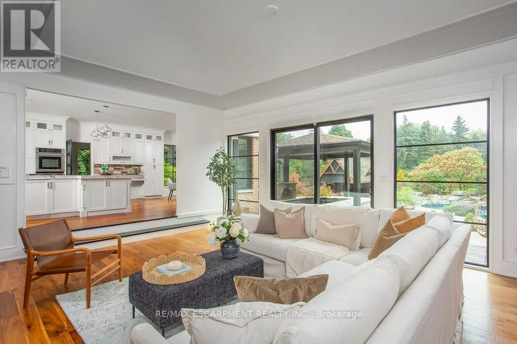 12 BLACKBERRY PLACE