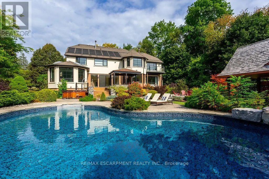 12 BLACKBERRY PLACE