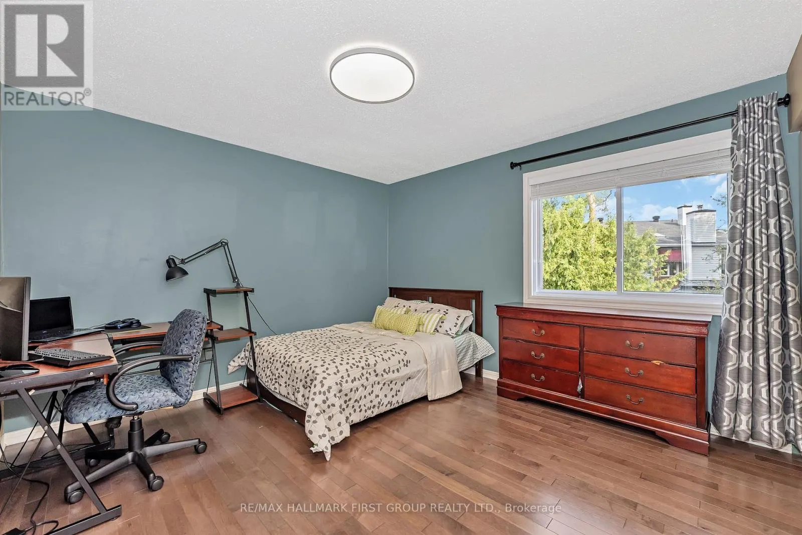 16 HAWLEY CRESCENT