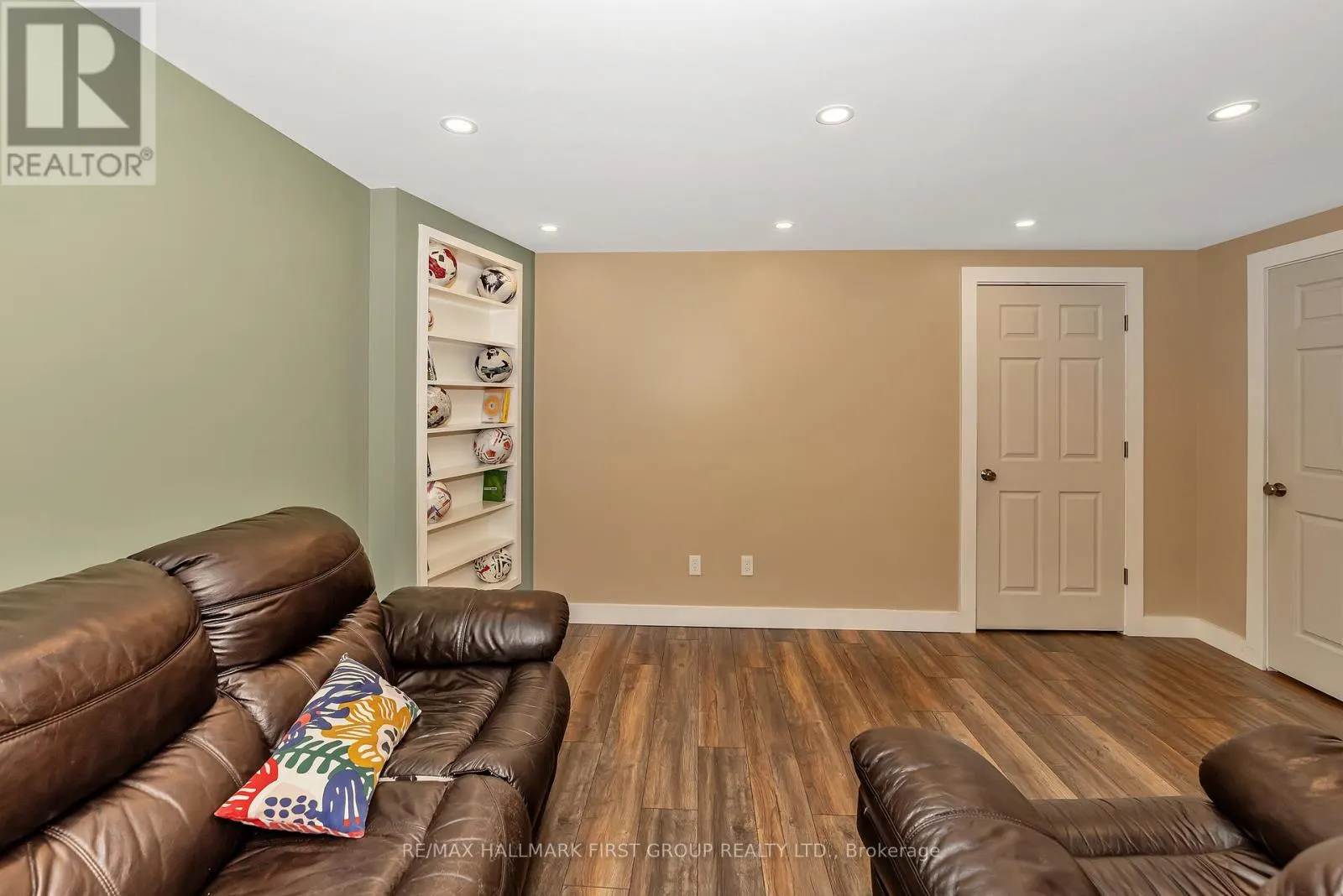 16 HAWLEY CRESCENT