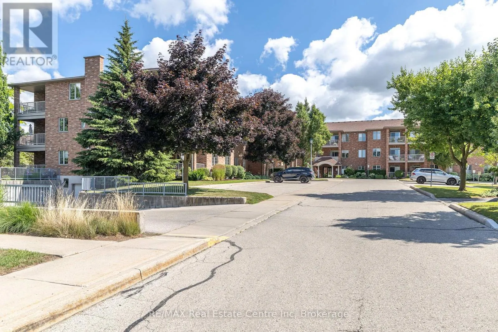 303 - 20 STATION SQUARE, #303