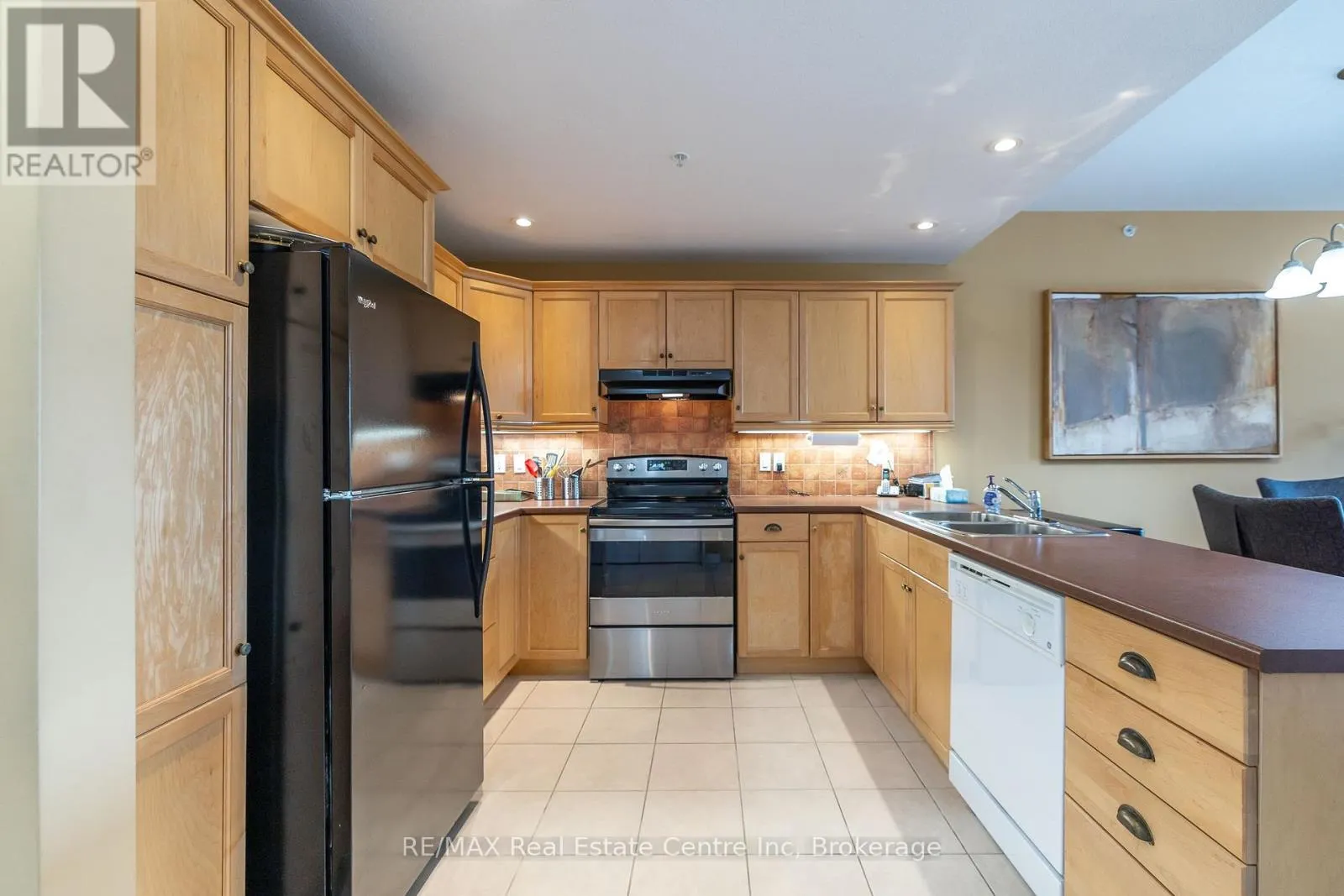 303 - 20 STATION SQUARE, #303