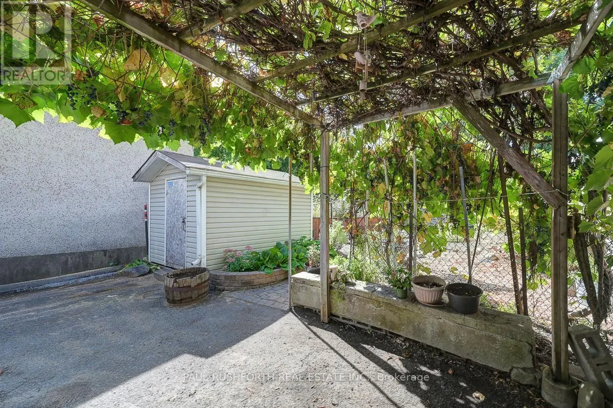 36 CHAMPAGNE AVENUE S