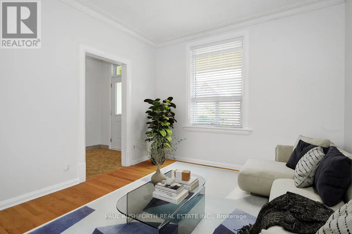 36 CHAMPAGNE AVENUE S