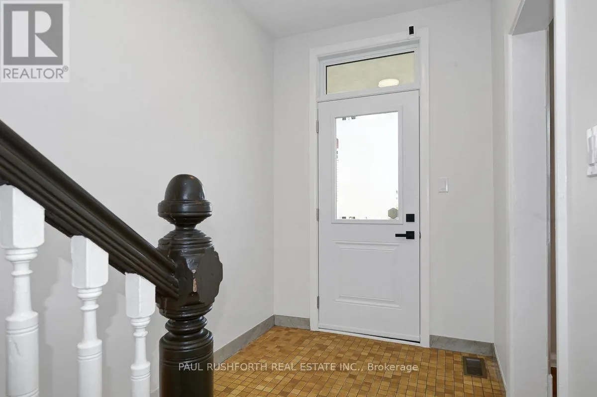 36 CHAMPAGNE AVENUE S