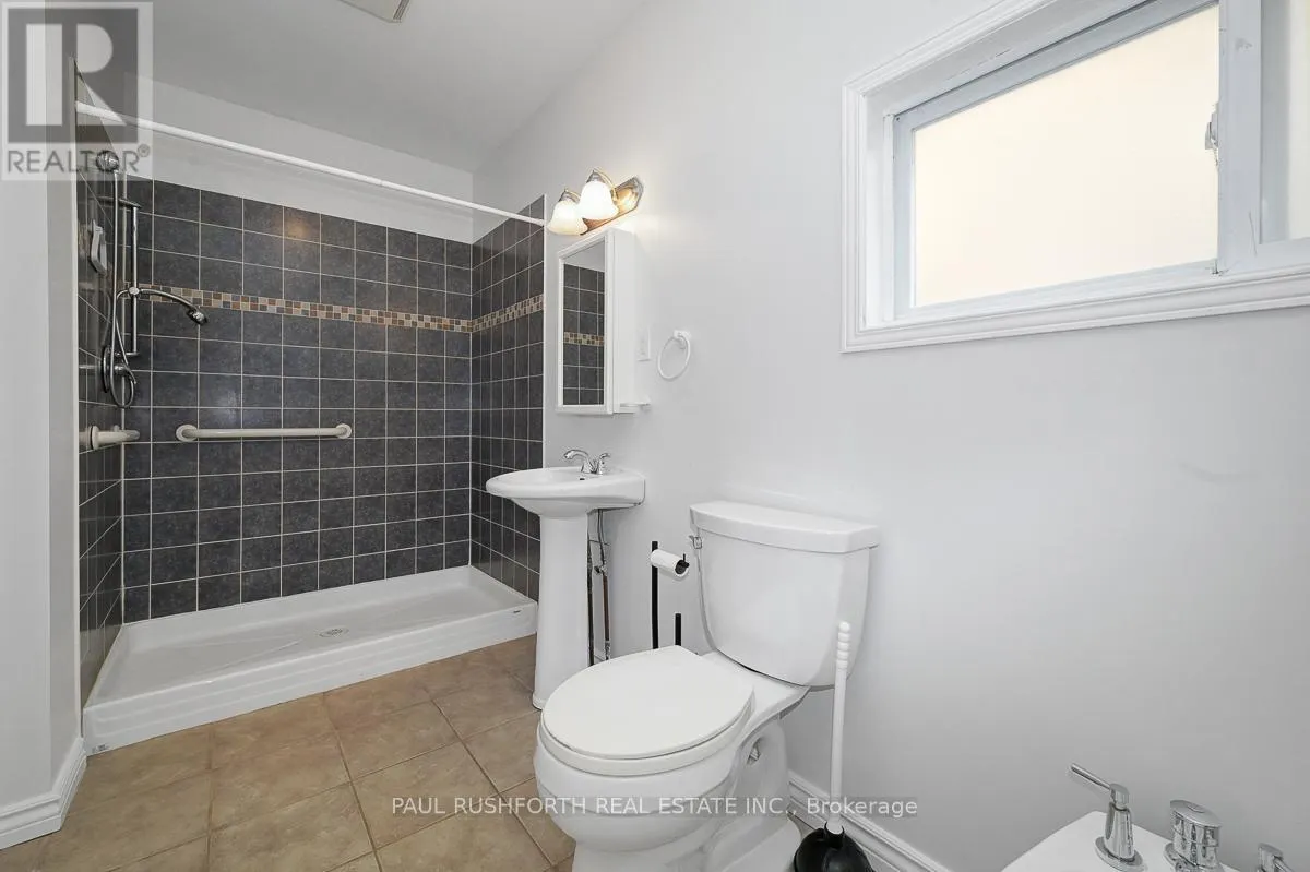 36 CHAMPAGNE AVENUE S