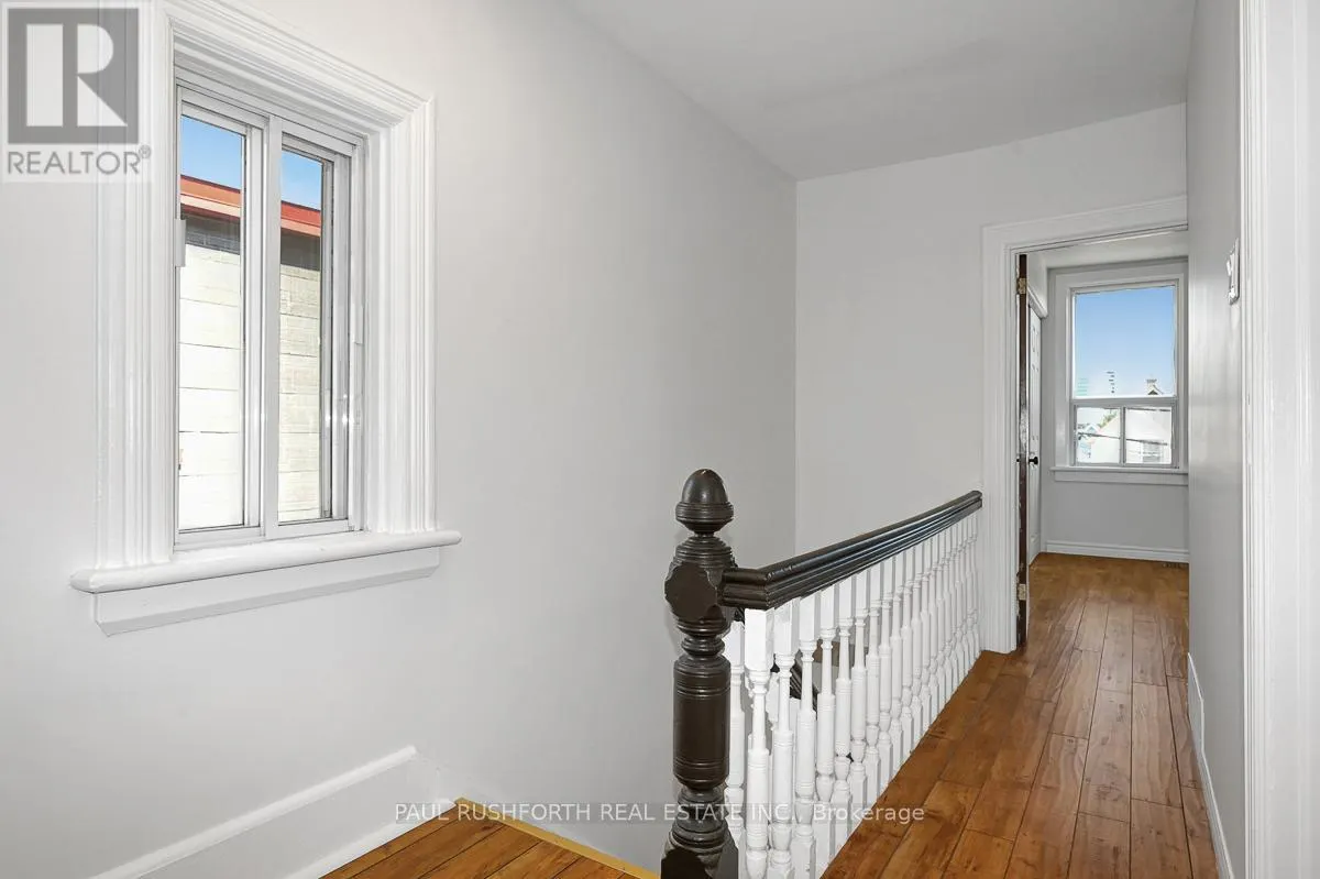 36 CHAMPAGNE AVENUE S