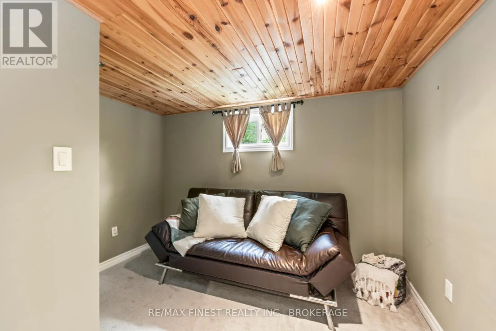 1429 AVONDALE CRESCENT