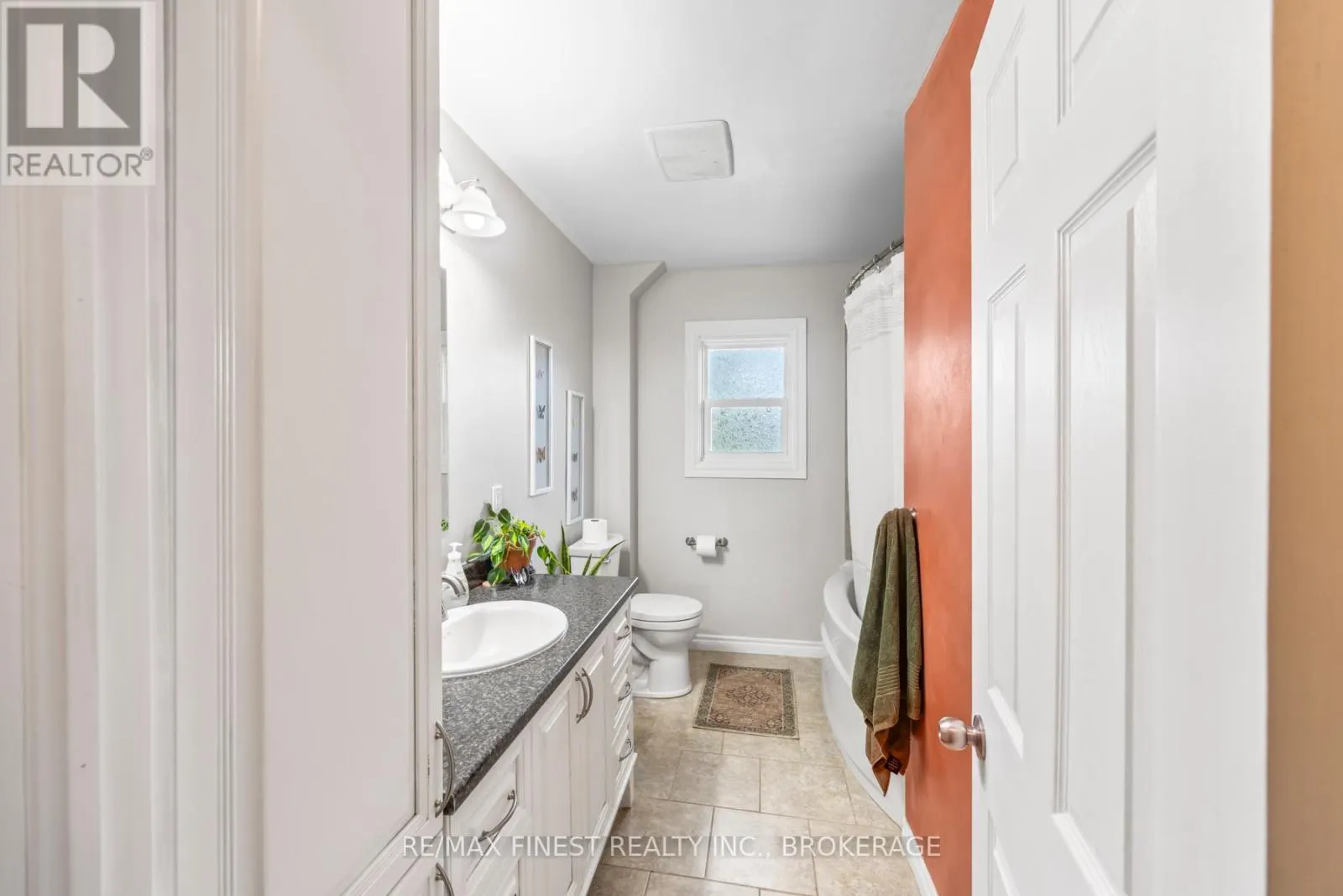 1429 AVONDALE CRESCENT