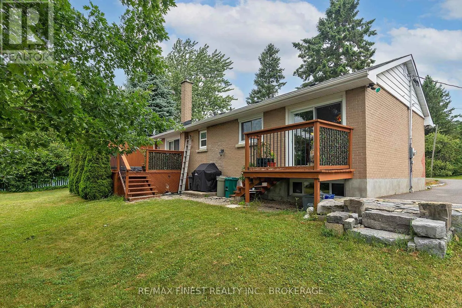 1429 AVONDALE CRESCENT