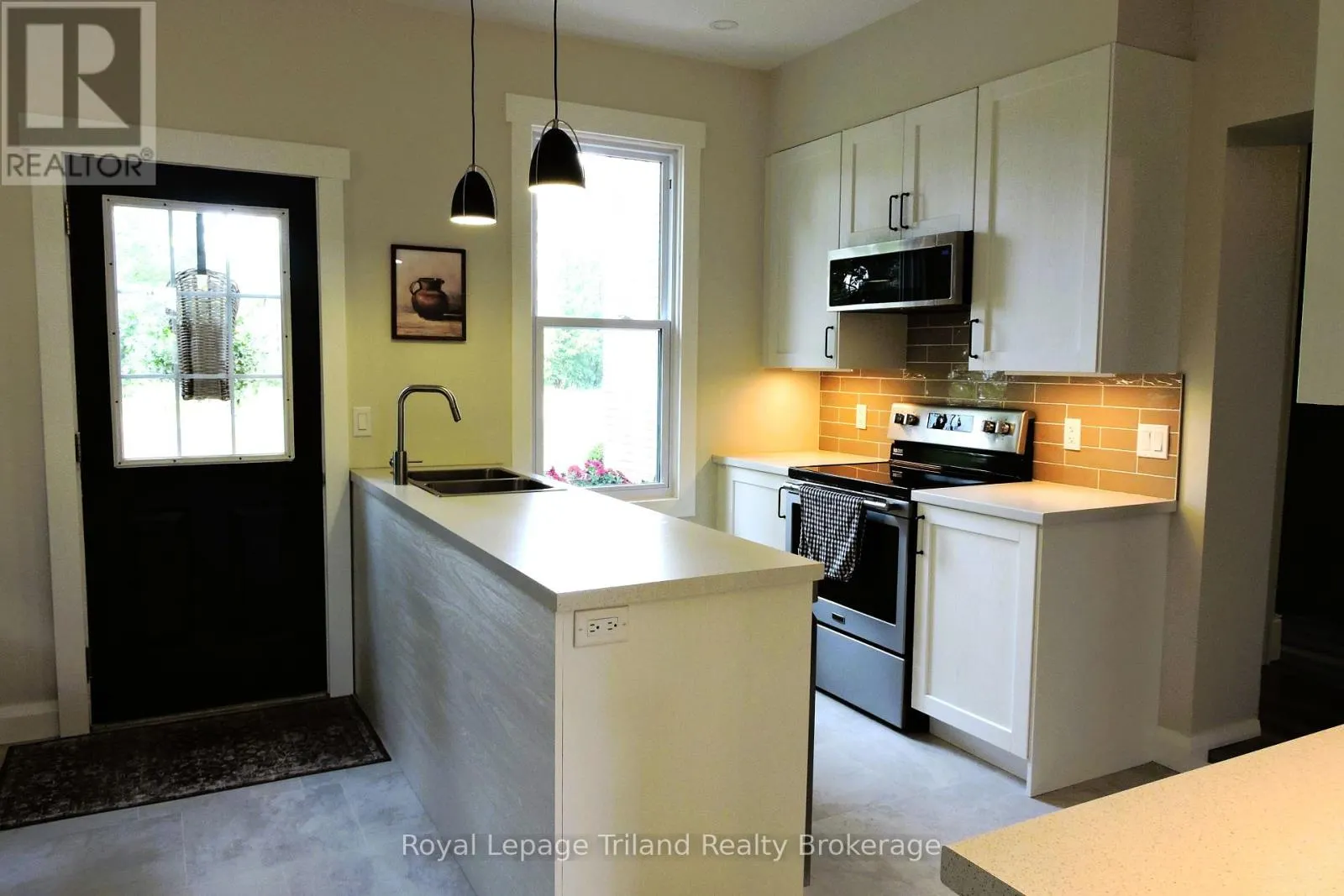 641 MAIN STREET N