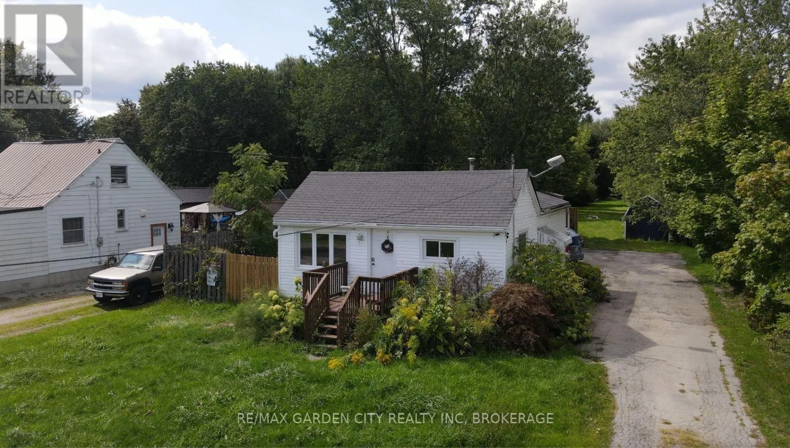 1377 MERRITTVILLE HIGHWAY