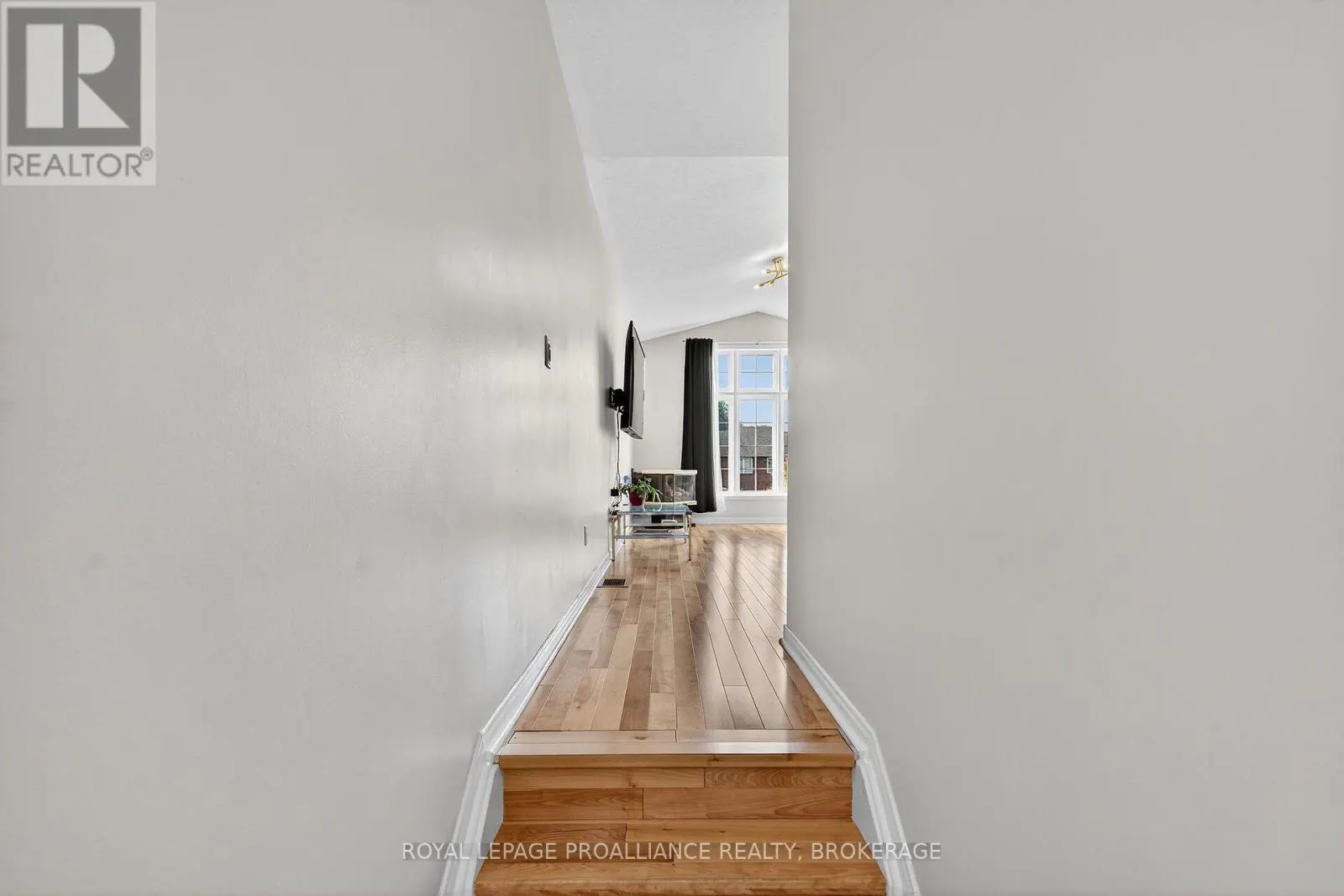 270 ELLESMEER AVENUE