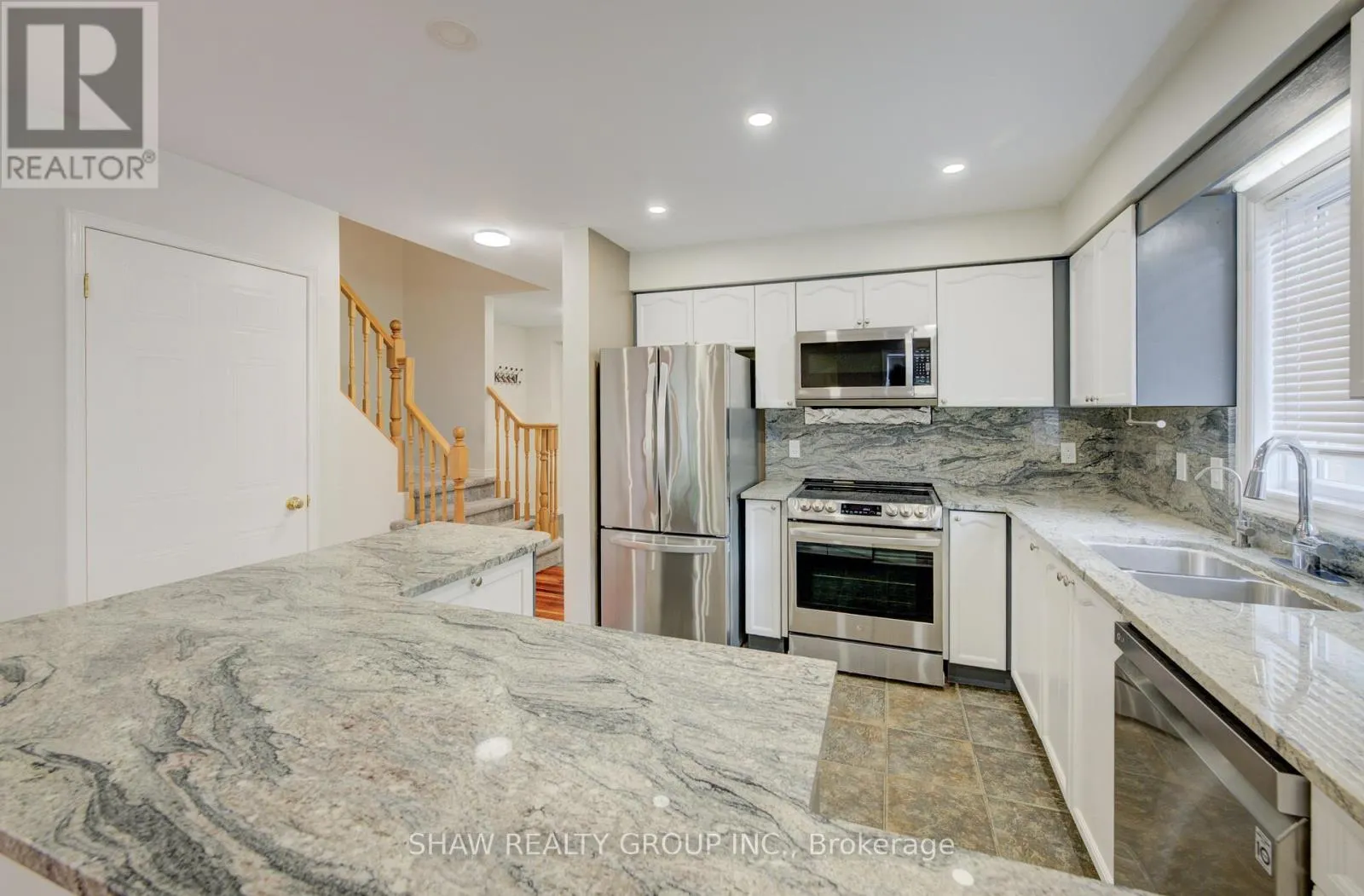 4 KING WILLIAM COURT