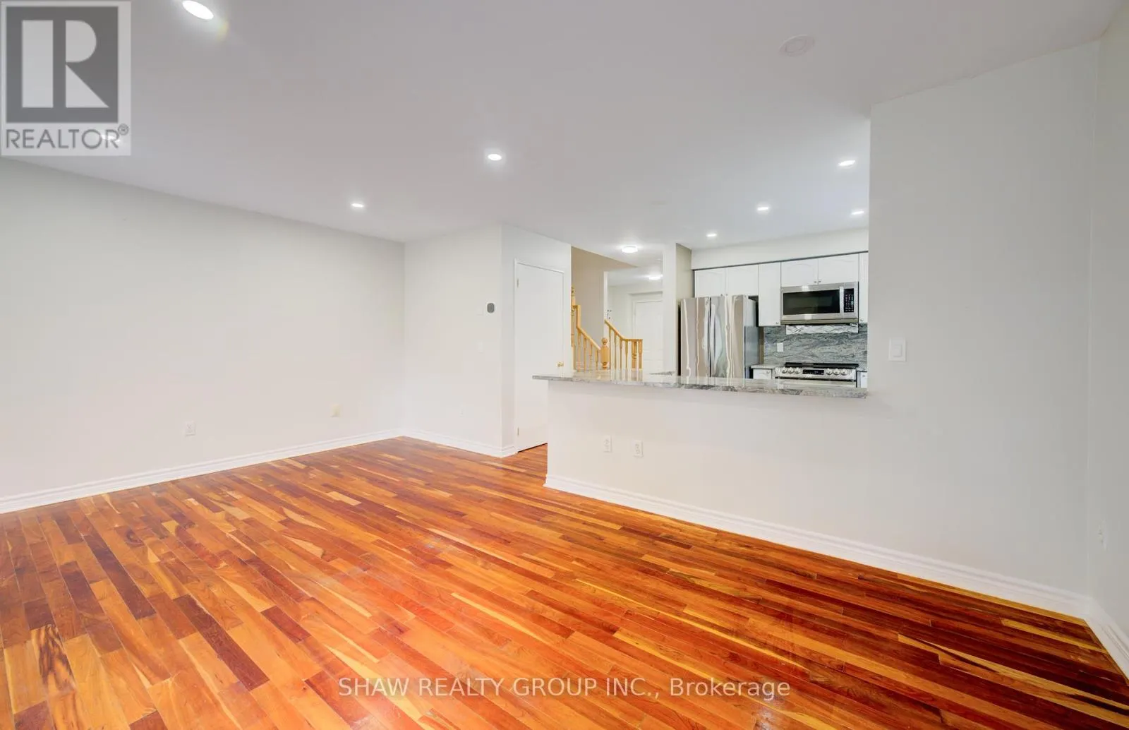 4 KING WILLIAM COURT