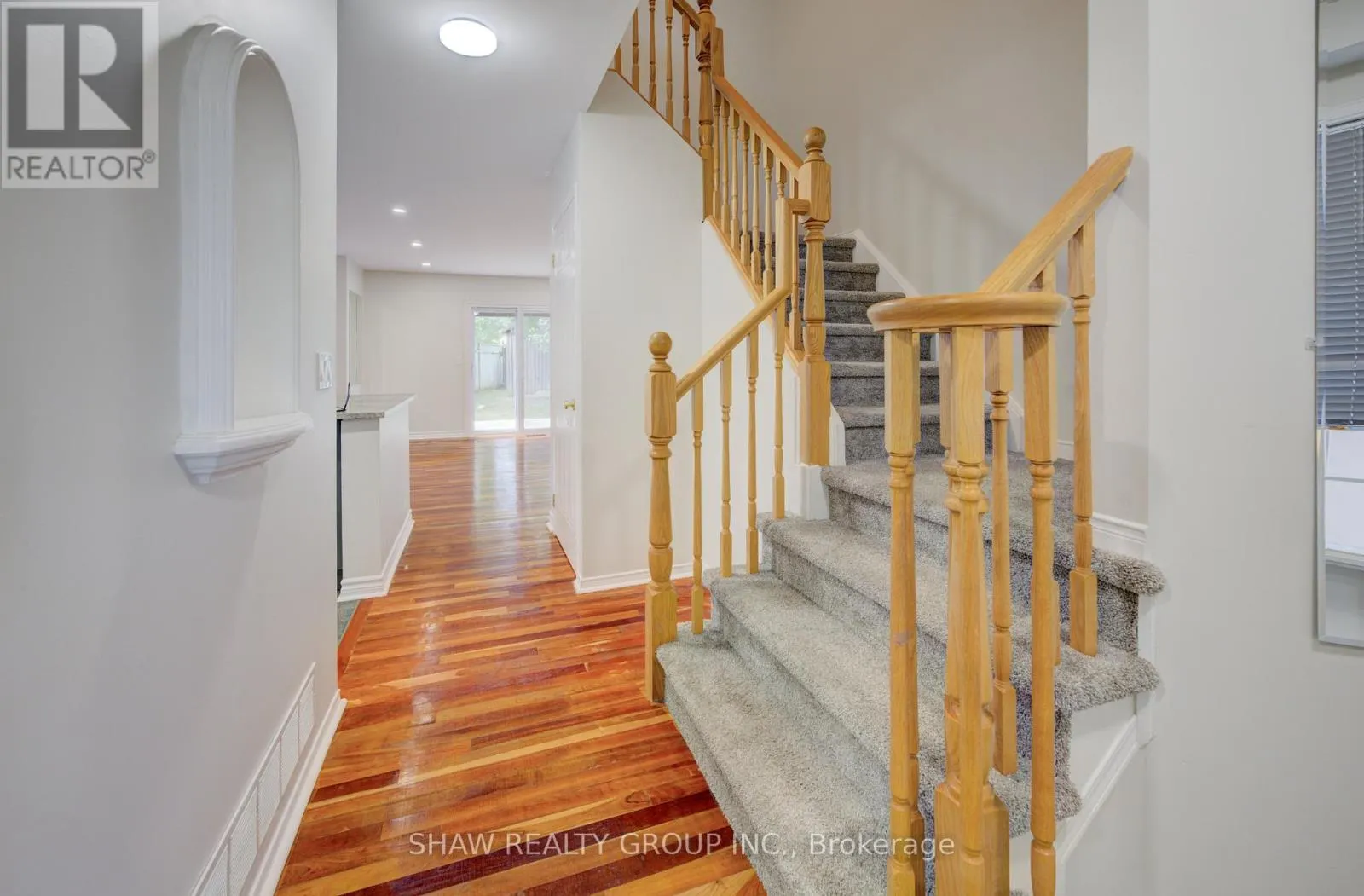 4 KING WILLIAM COURT