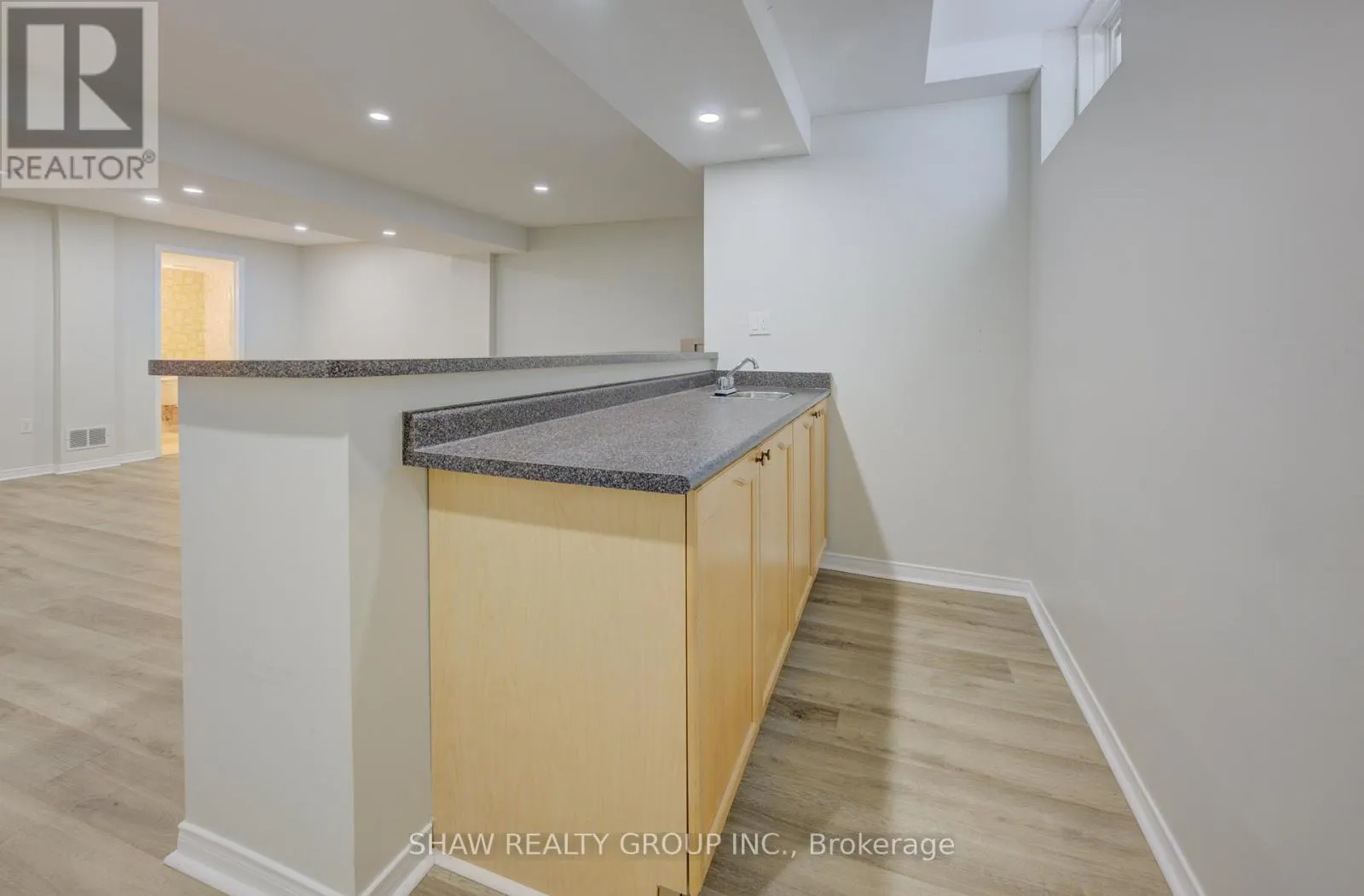 4 KING WILLIAM COURT
