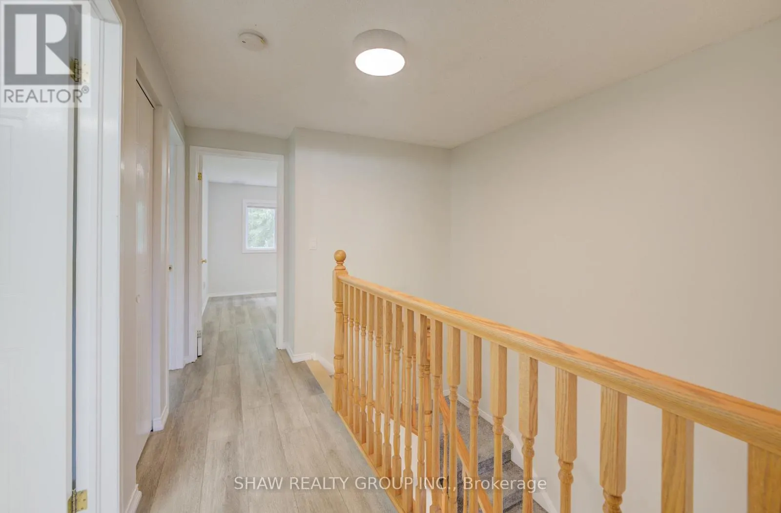 4 KING WILLIAM COURT