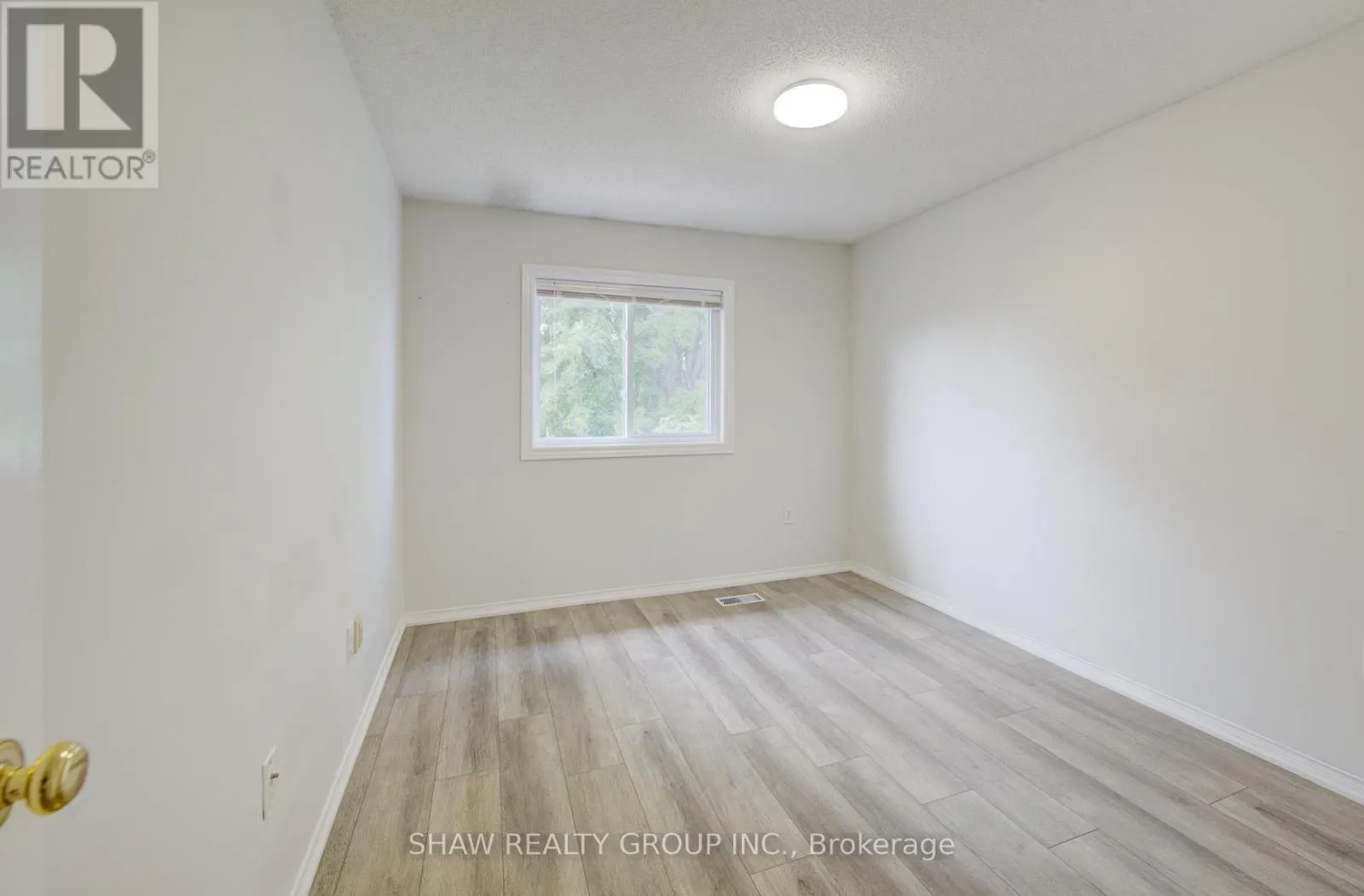 4 KING WILLIAM COURT