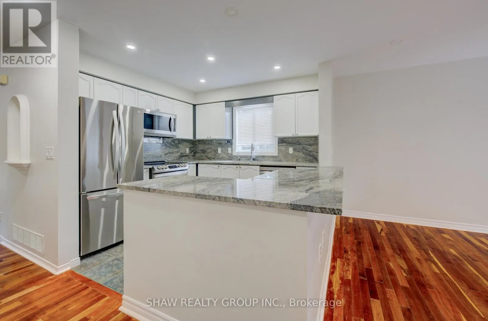 4 KING WILLIAM COURT