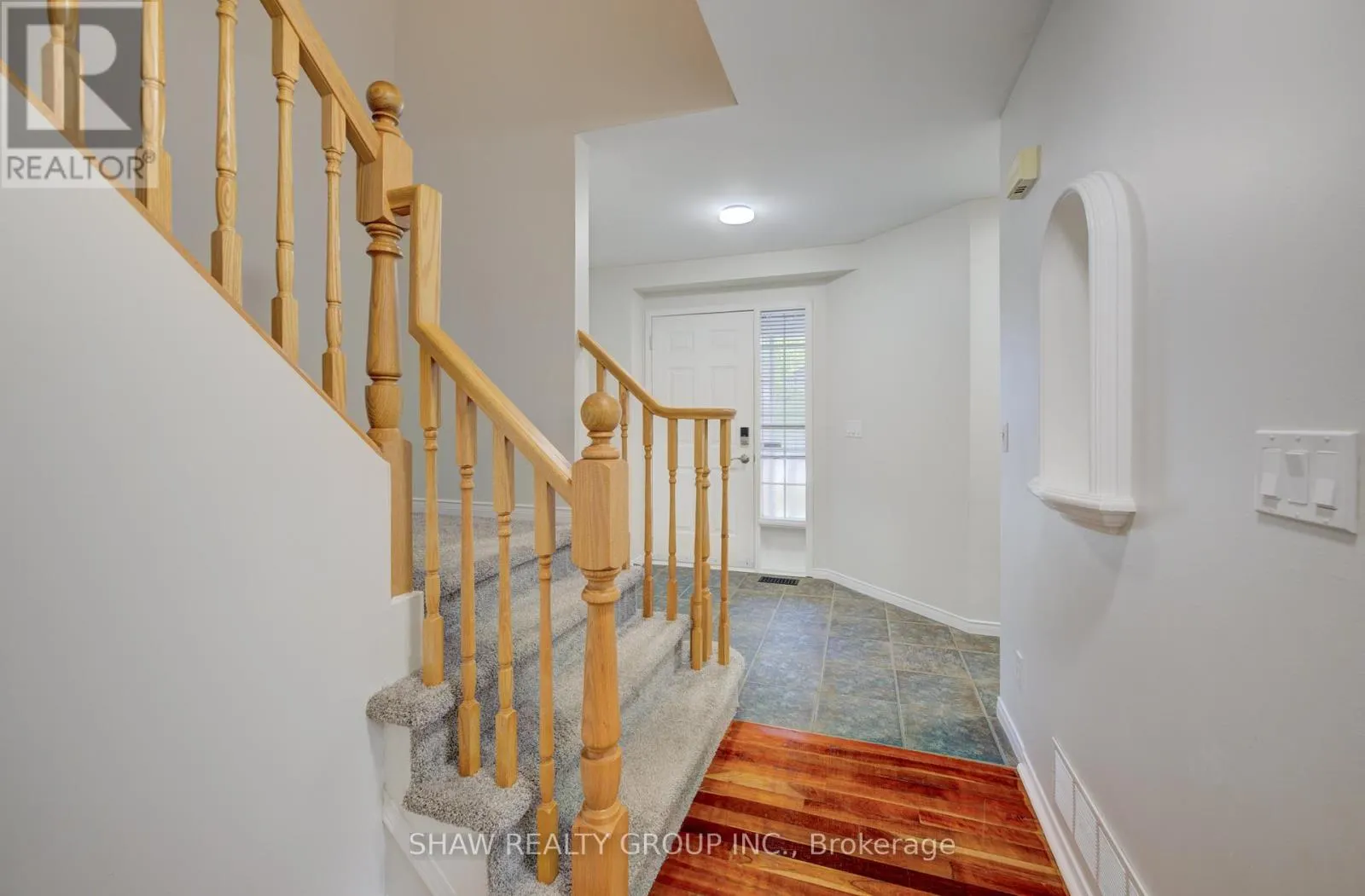 4 KING WILLIAM COURT